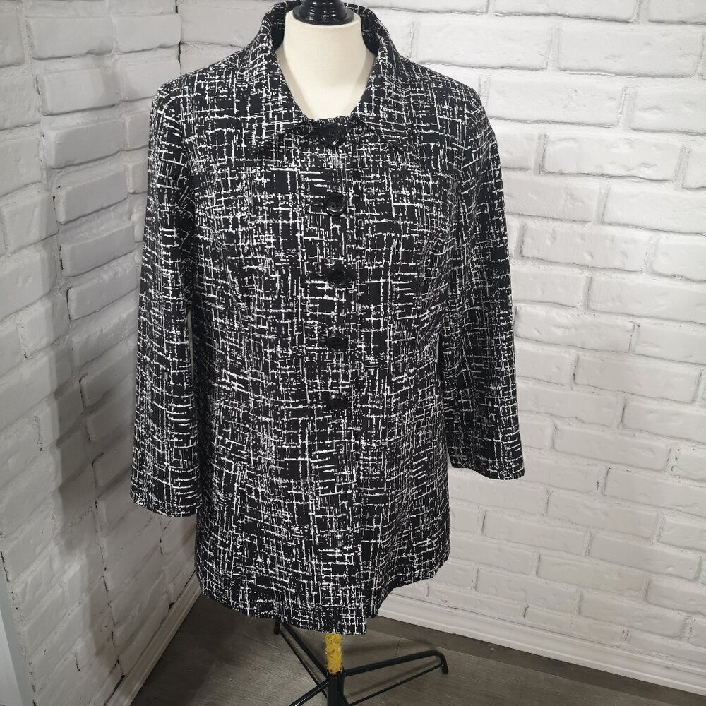 Cleo Petites Ladies Made in Canada Black & Cream Pattern Lined Coat